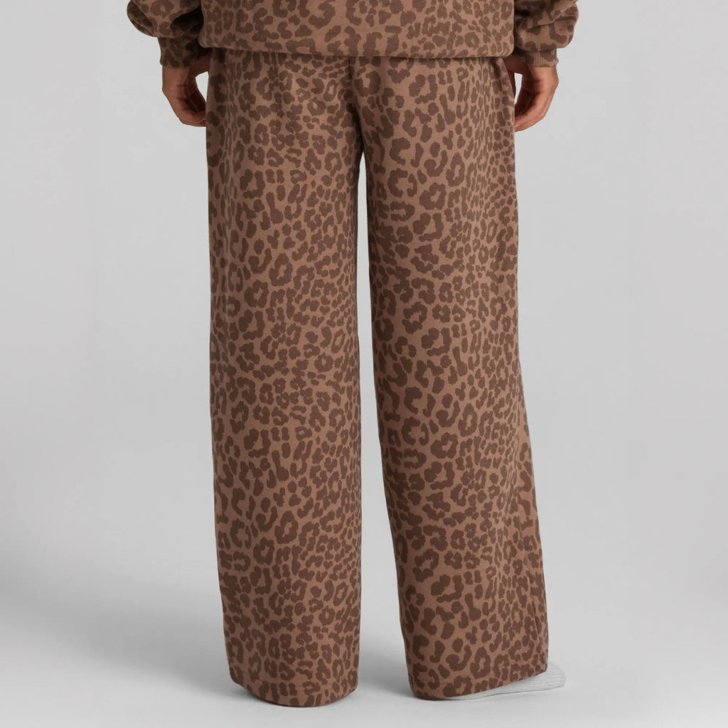 Woman Straight Leg Sweatpants