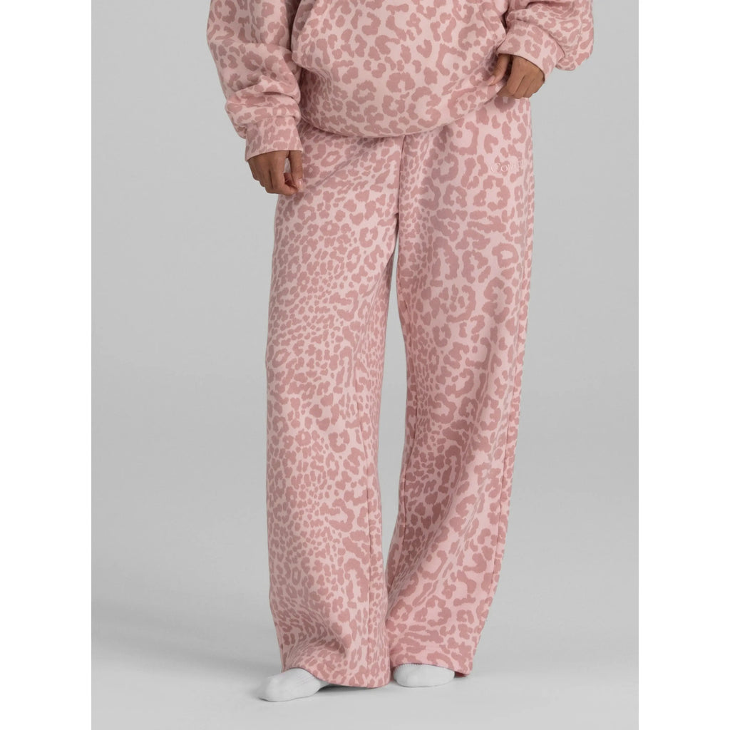 Woman Straight Leg Sweatpants