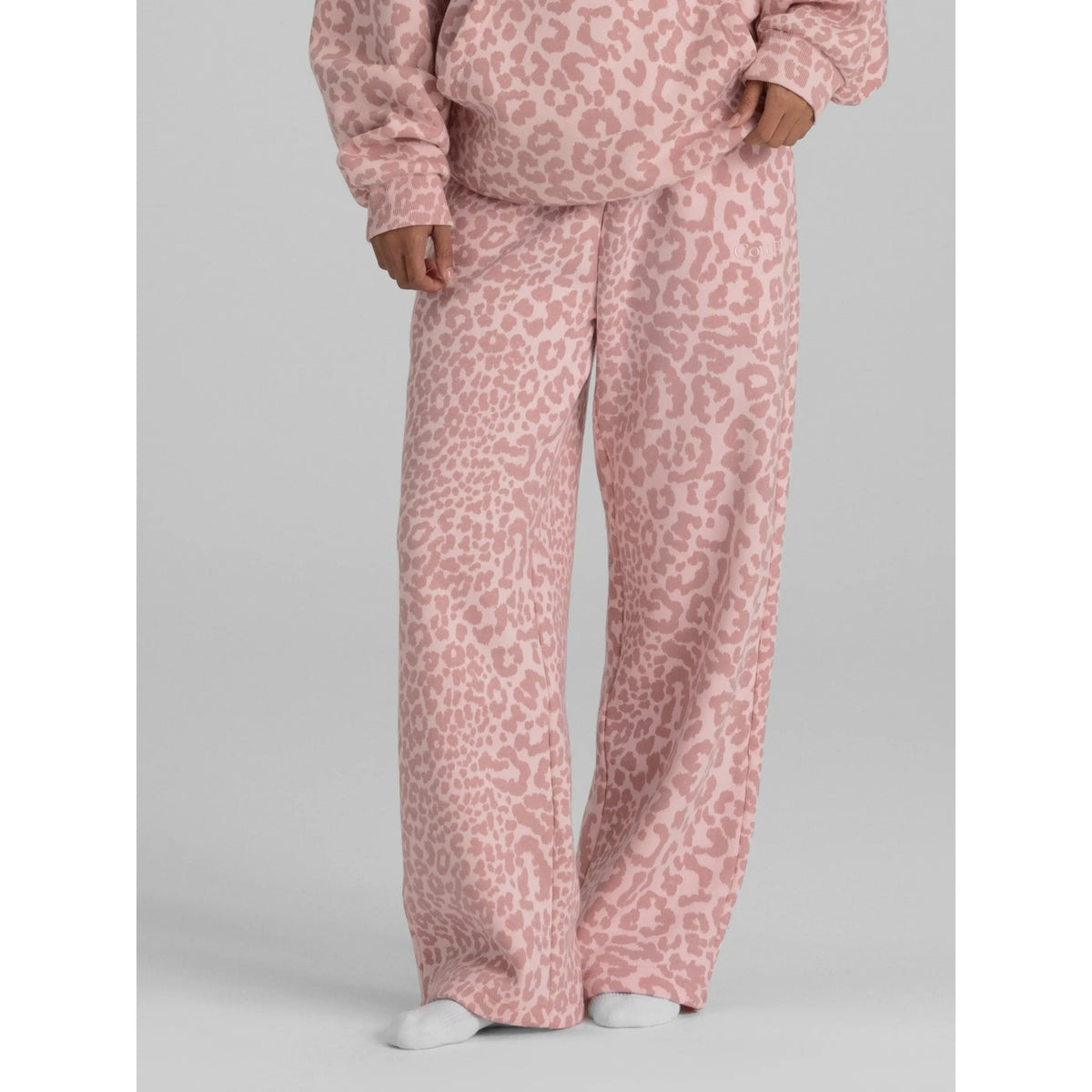 Woman Straight Leg Sweatpants
