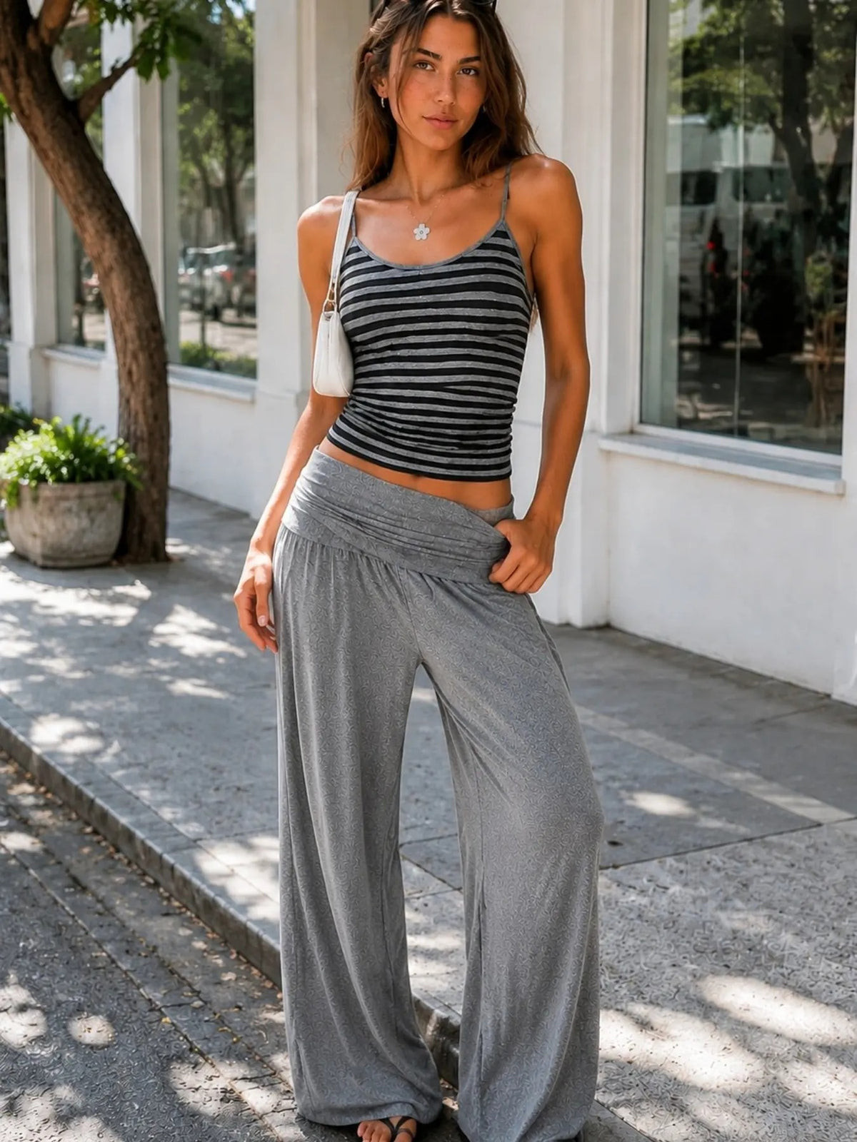 Ensemble caraco rayé sans manches et pantalon large pour femme