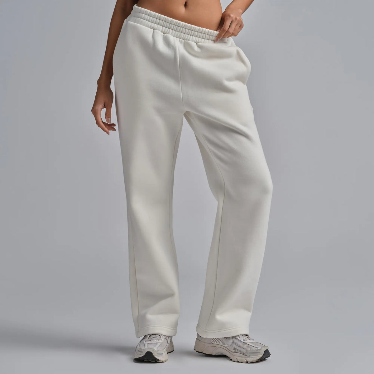 Woman Straight Leg Sweatpants